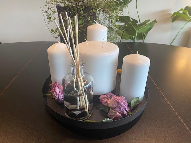 Candle plate with diffuser and flowers